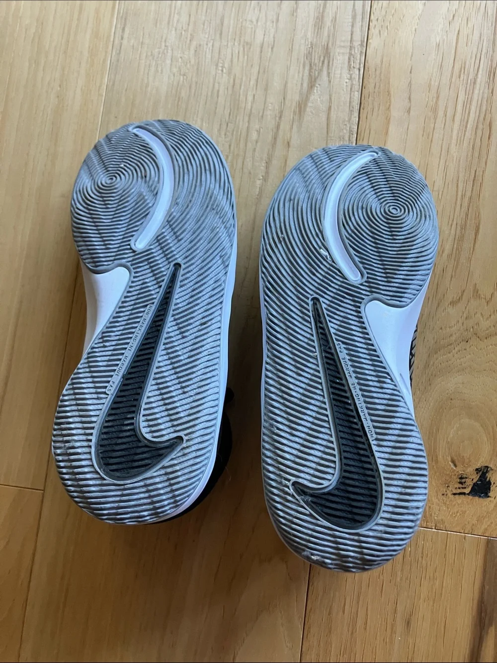Nike Youth Team Hustle basketball shoes, NWOB